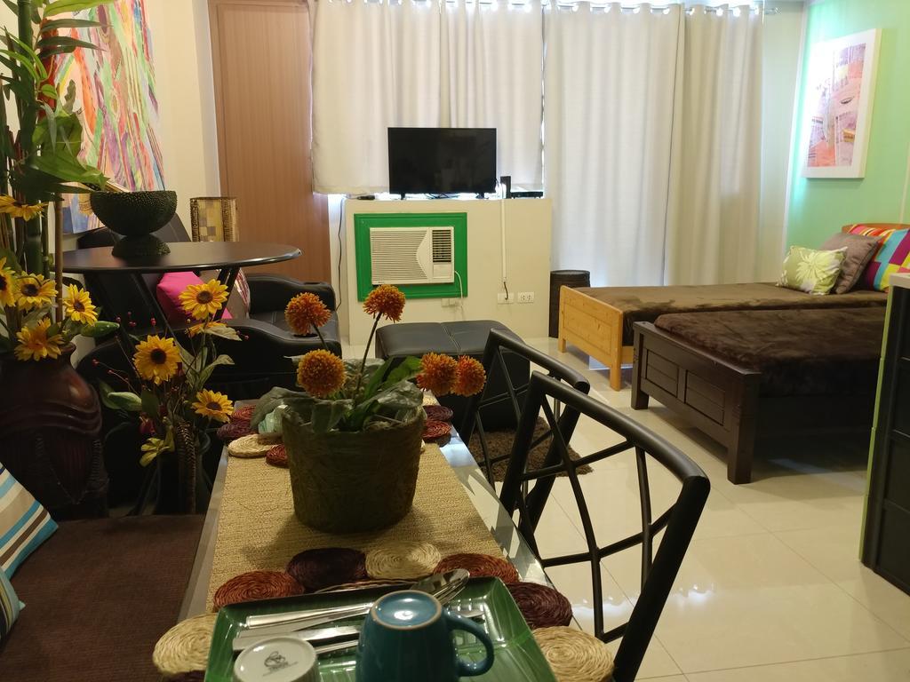 One Palm Tree Villas By Mary Manila Exterior photo
